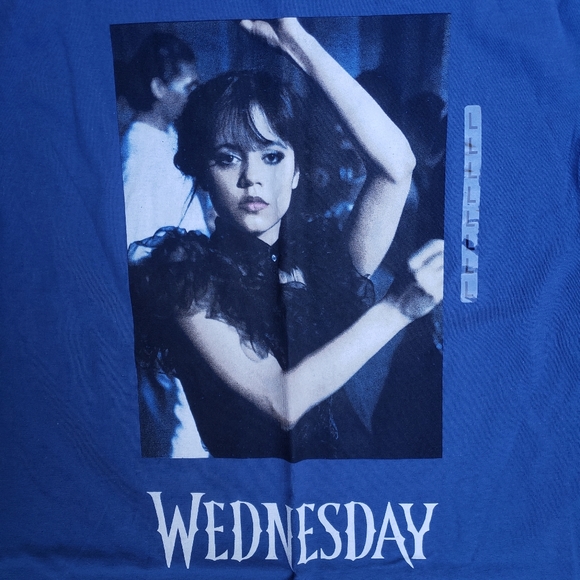 WEDNESDAY Netflix TV Series Wednesday Addams Iconic Dance Scene T-Shirt - Size L - Picture 1 of 11
